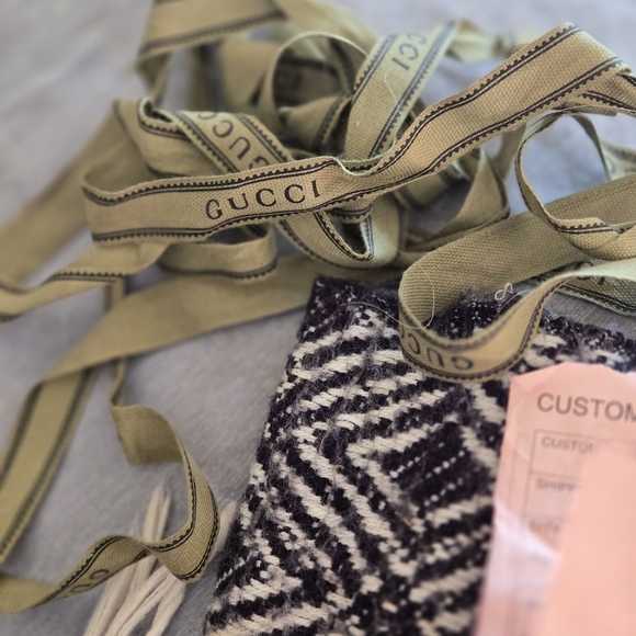 Gucci Small Shoulder Bag - Picture 3 of 4